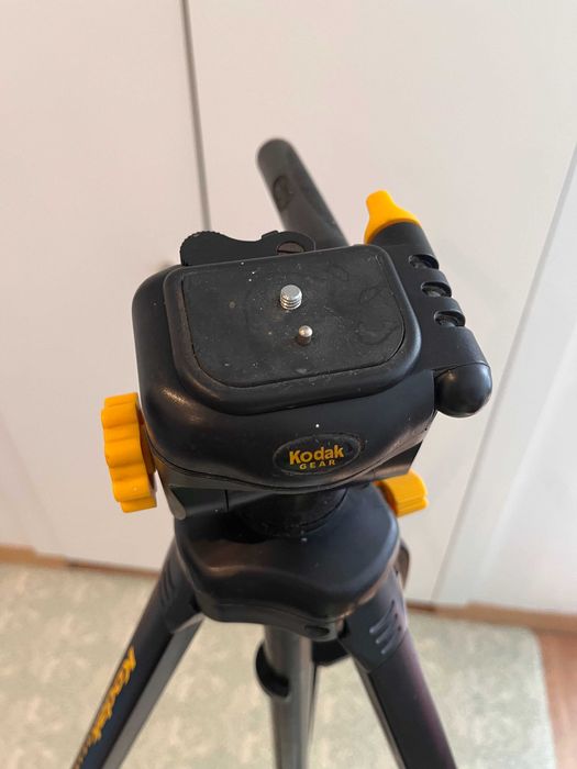 Tripé Kodak GEAR Câmara/Vídeo - Bom Estado (Com Nível)