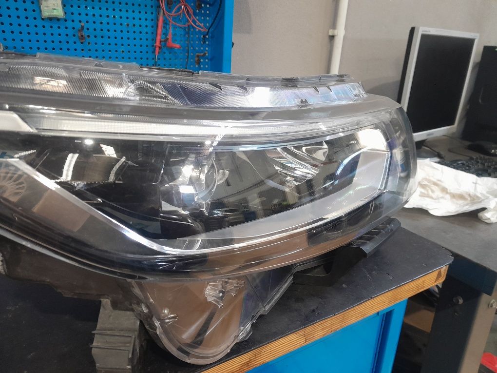 Vendo farol lado direito qashqai valor: 200€