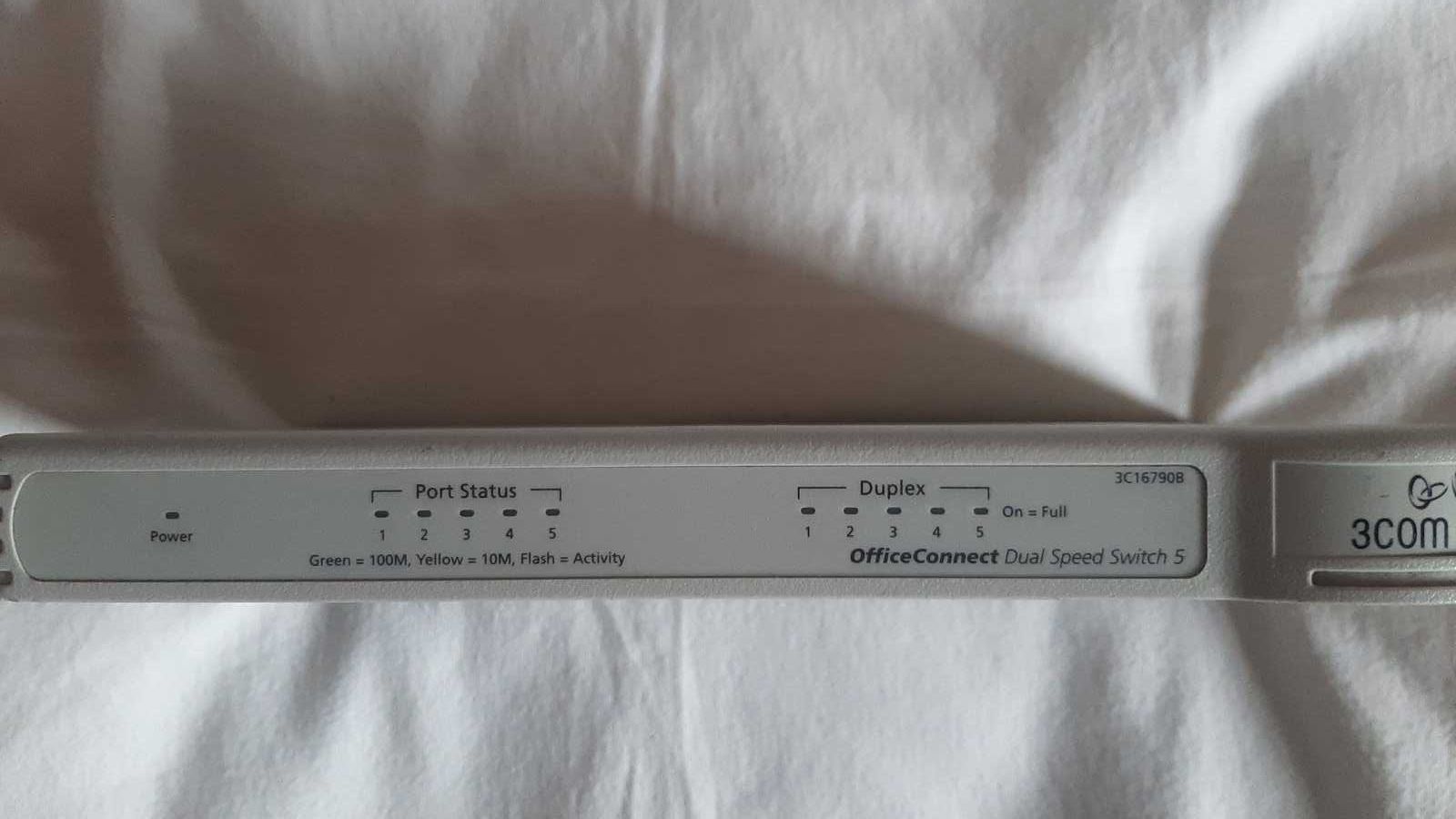 Устройство EOC-110V для передачи Ethernet по коаксиальному кабелю.