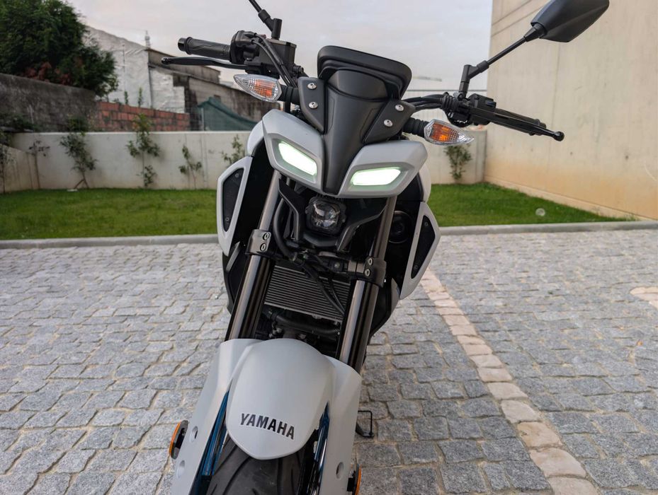 Yamaha MT-125 (ano do modelo 2025, cor Ice Storm)