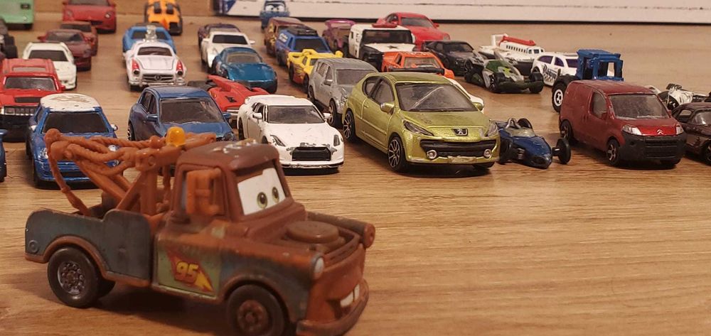 Varios carros- podem ser comprados por unidade
