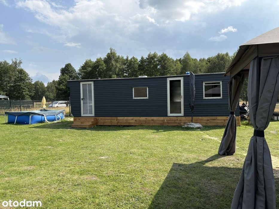 Działka nad jeziorem z domkiem holenderskim