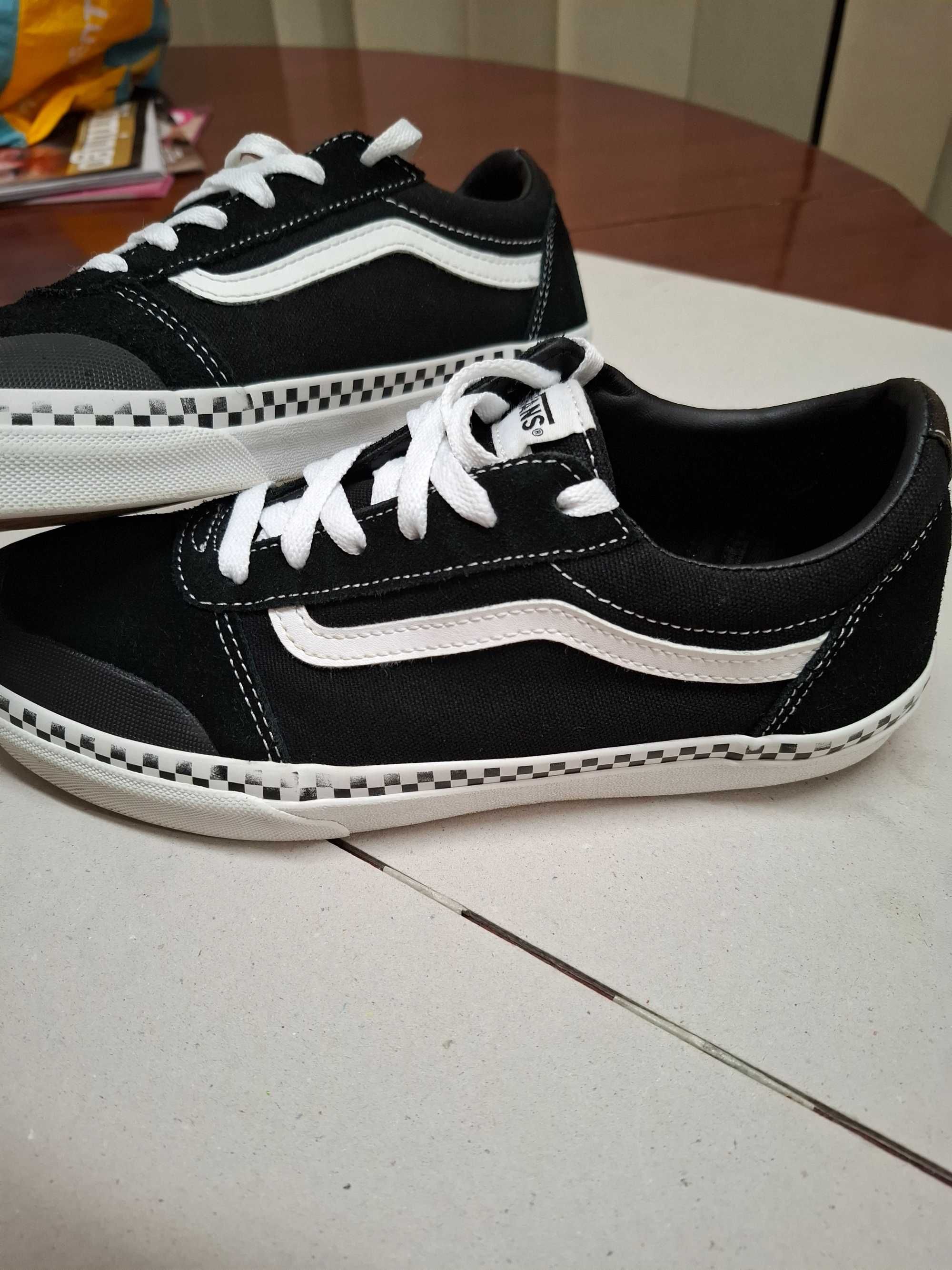 Sapatilhas vans em bom estado