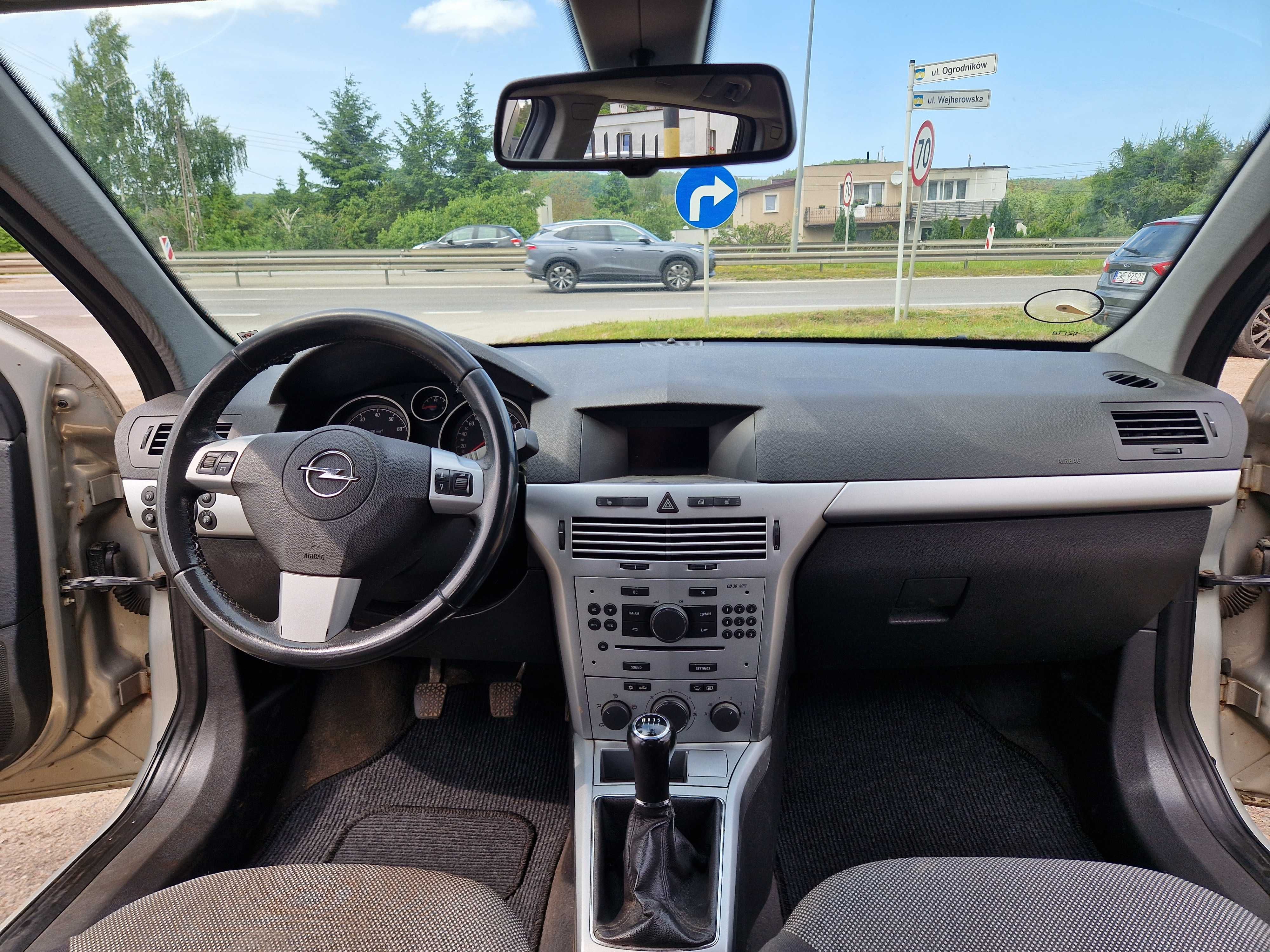 Opel Astra z Danii ! Zarejestrowany ! Benzyna ! 2010 Rok ! Klima !