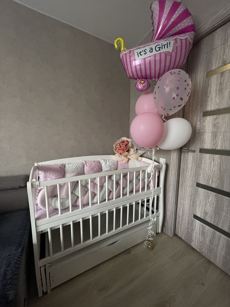 Дитяче ліжечко , ліжко +матрас+ 2 комплекти білизни+ захист