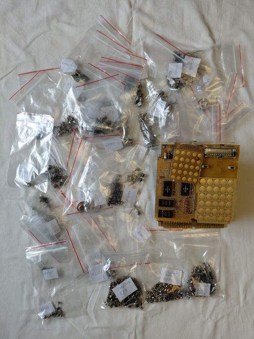 Радіодеталі по фотографіях, транзистори, плати. Ціна договірна.
