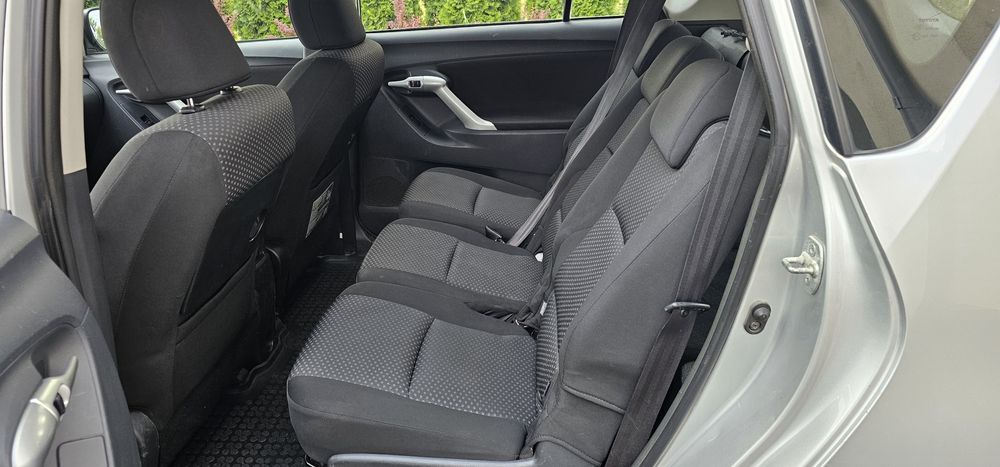 Toyota Verso 2011 r.  7 osób 2.2 DCAT