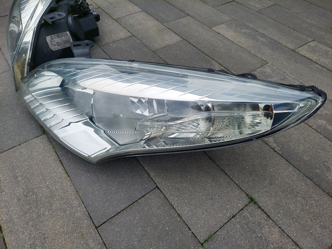 Reflektor lampa przód prawa lewa -europejska- Renault Megane III 3