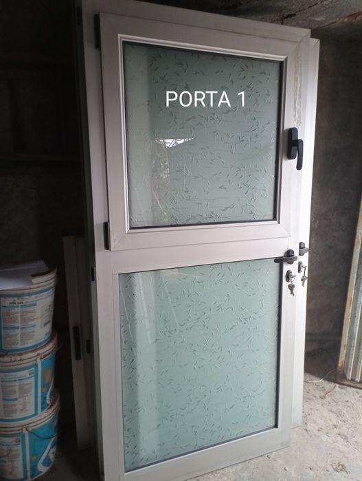 Portas , janelas e estores em alumínio