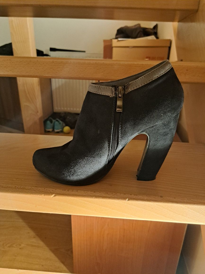Botki wiosenne zamsz  r.40