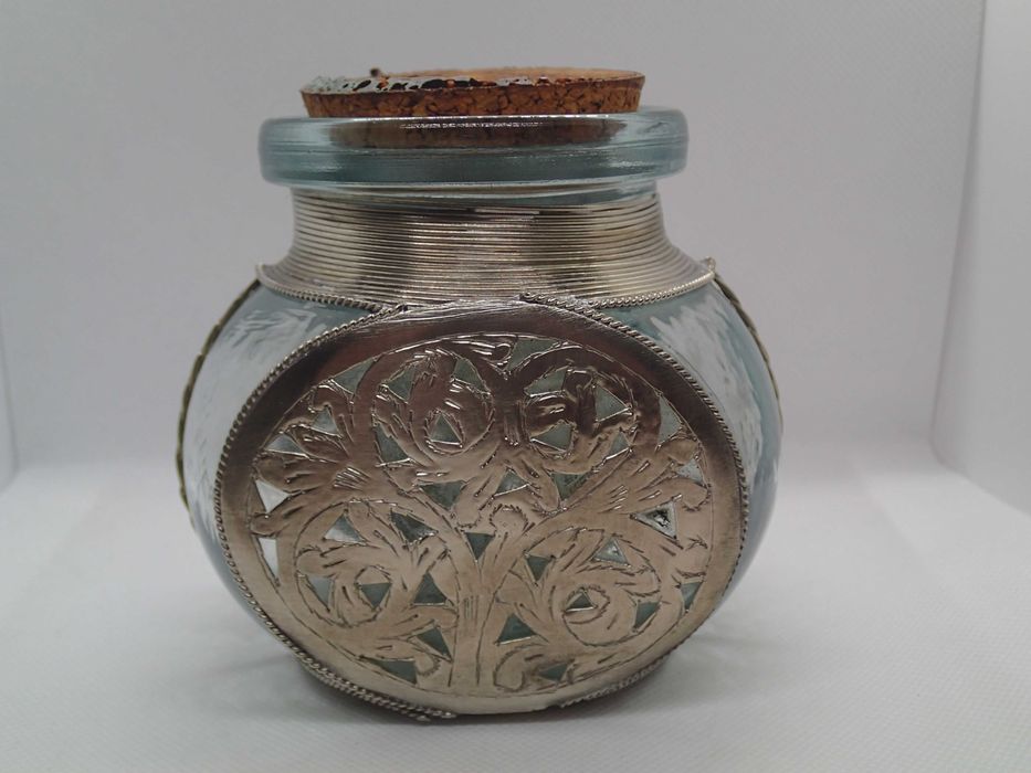 Frasco antigo em vidro e metal