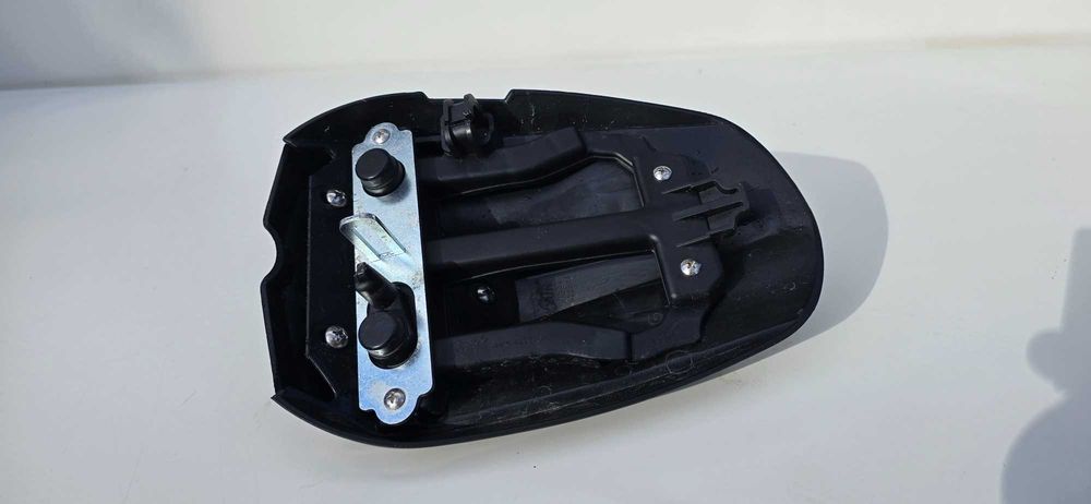 SUZUKI GSX-S 750 Nakładka Owiewka Siedzenie Zaślepka 17-23r