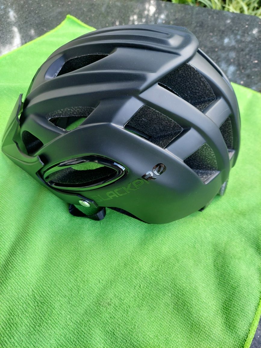 Kask Blackpro, regulowany