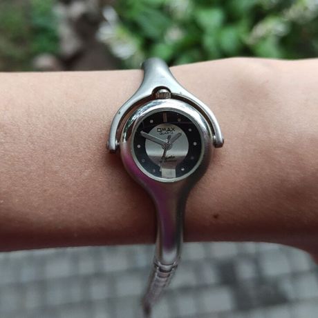 Часы женские кварцевые "OMAX" на металлическом браслете