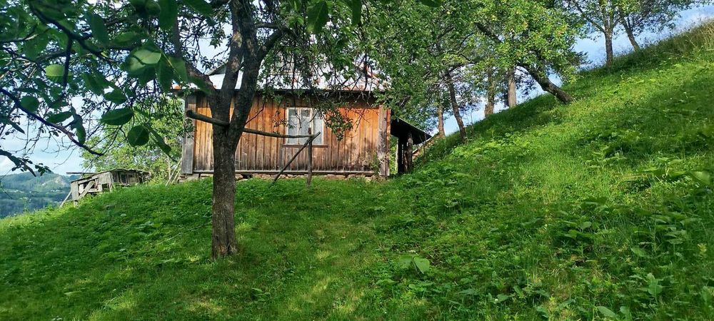 Будинок в горах  з краєвидами.