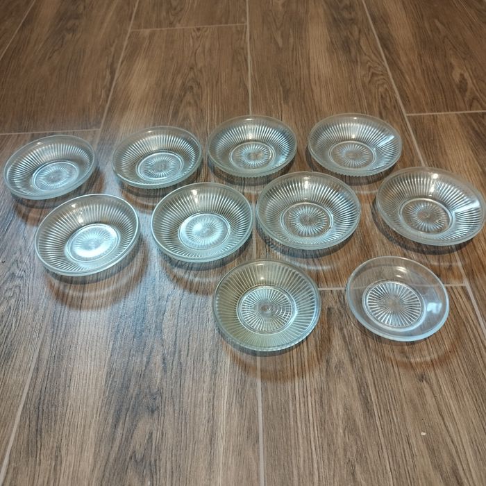 Zestaw szklanych podstawek PRL