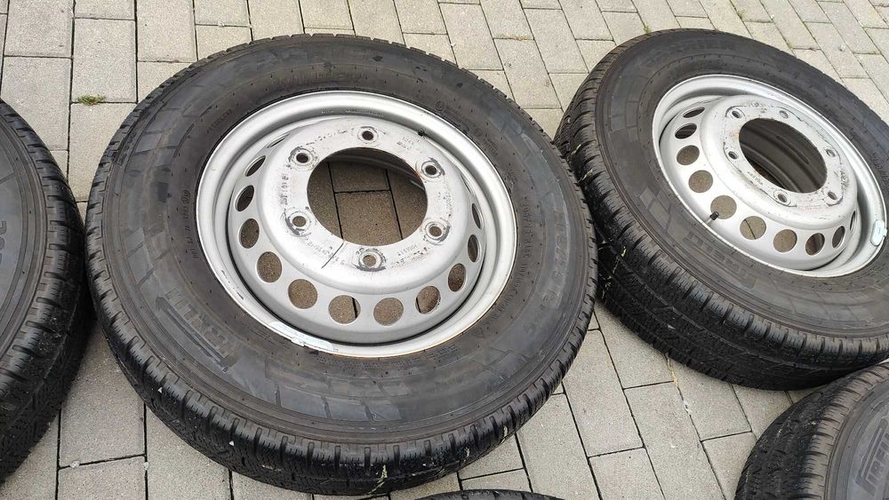 Koła Zimowe Sprinter Bliźniak 205/75/16C Pirelli 6x205  Ładne 8,5mm
