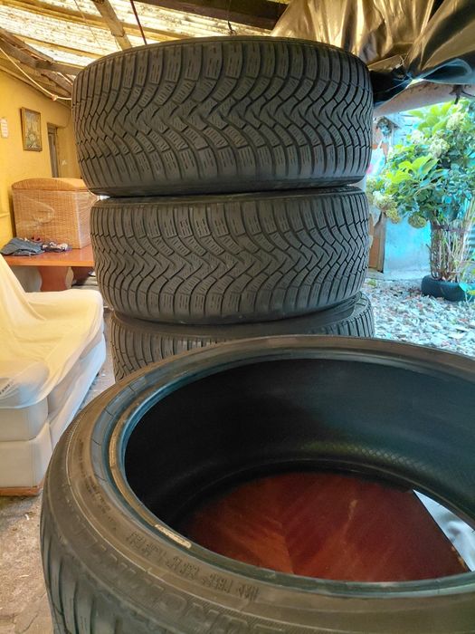 Pneus Falken, 225/40 R18, como novos.