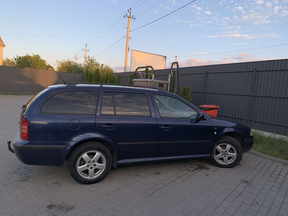 Продам skoda 1.6  MPI