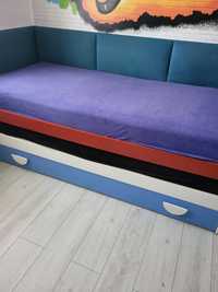 Łóżko podwójne z szufladą na pościel, materace gratis