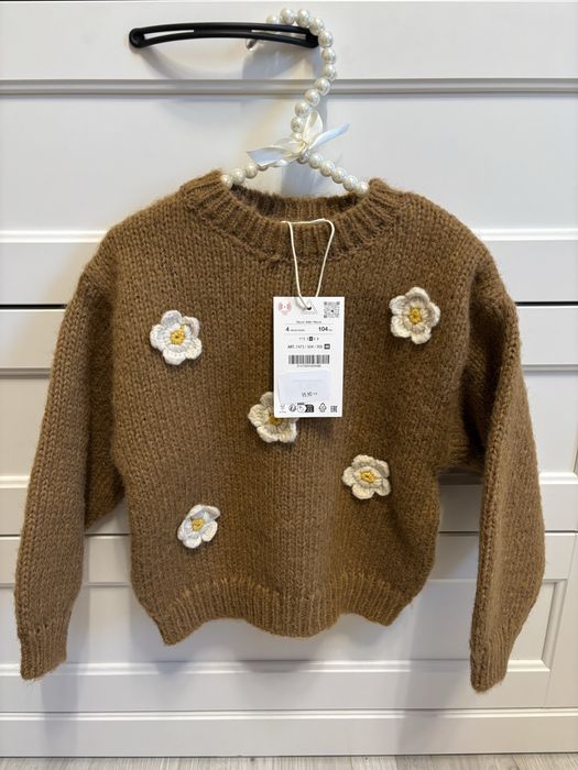 Sweterek z kwiatami Zara r.104