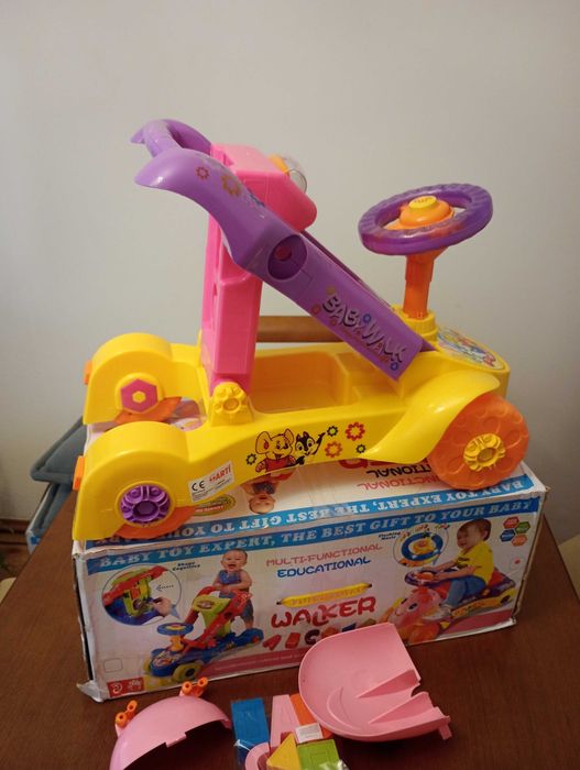 Jeździk chodzik pchacz interaktywny baby walker 18M+