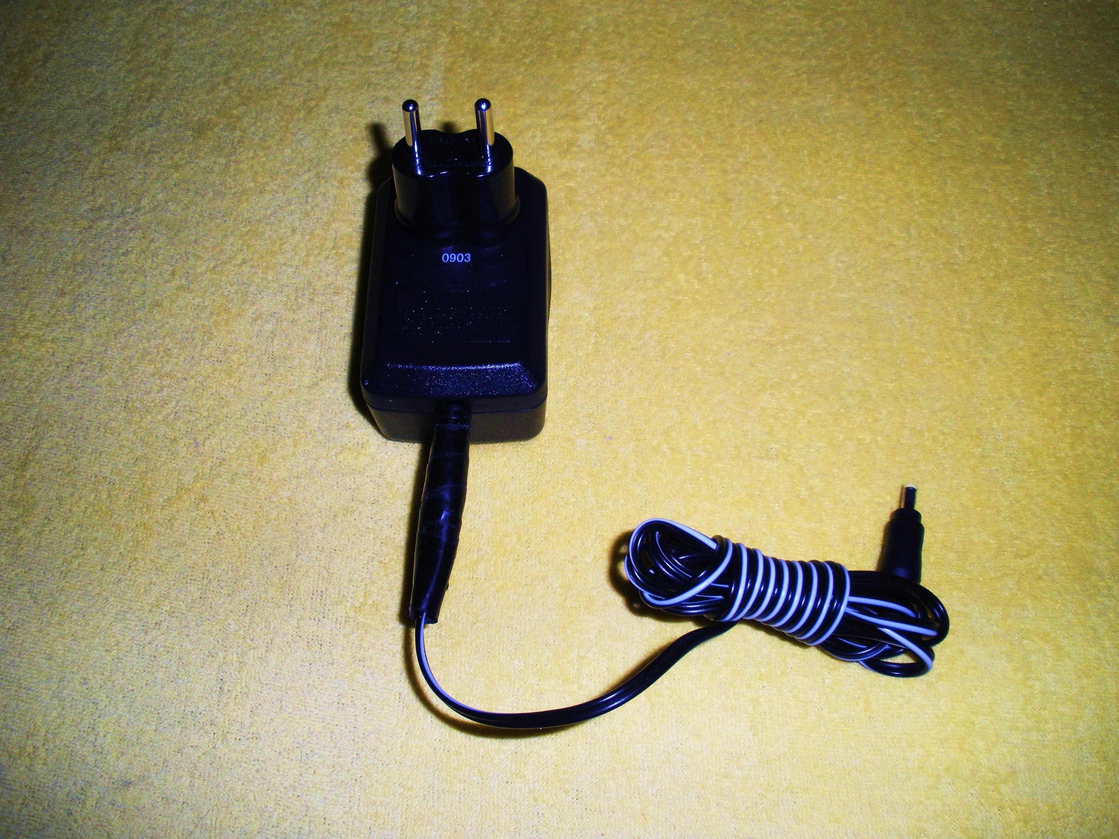 Зарядное устройство “Nokia AC-3E”.