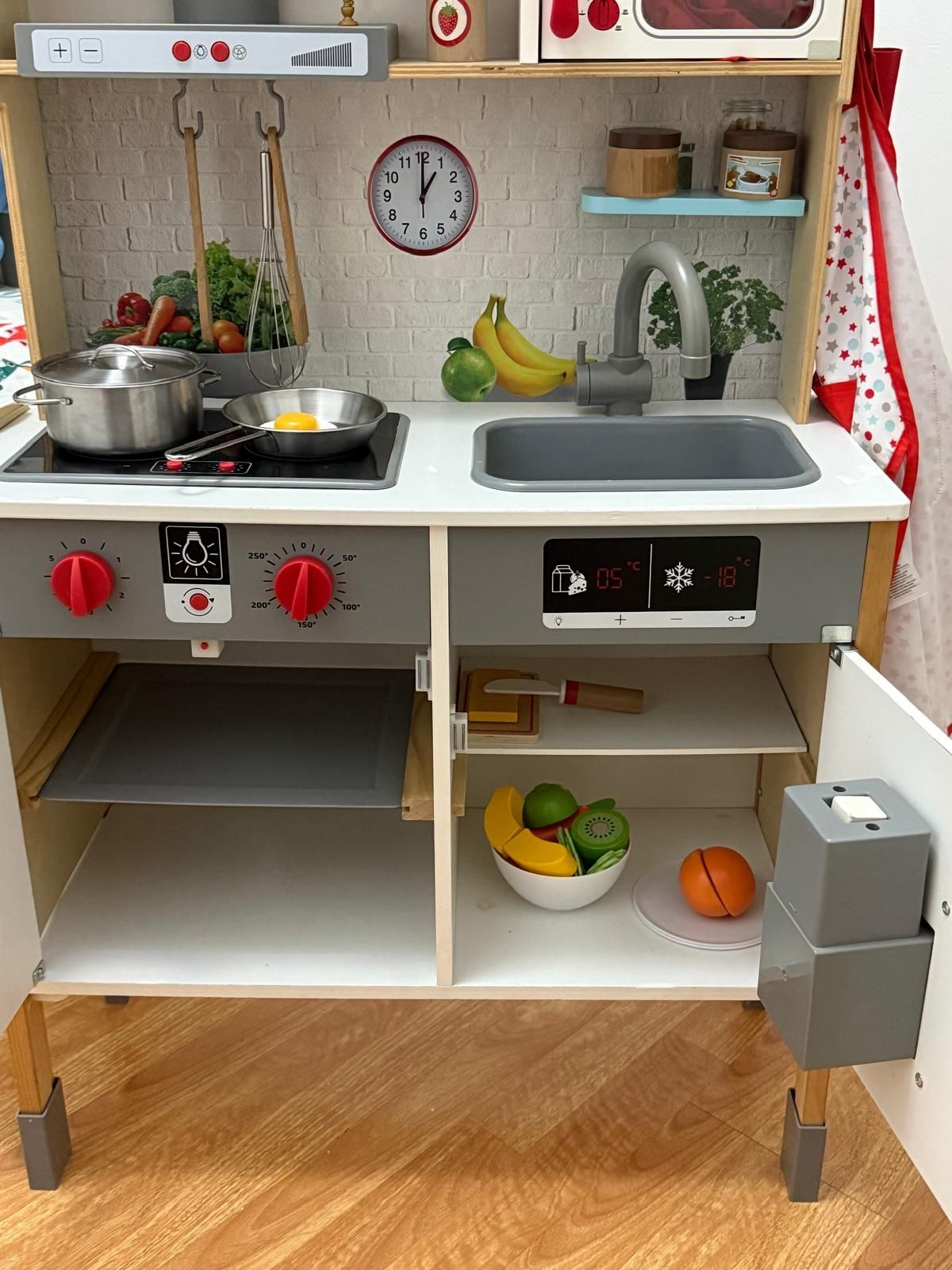 Cozinha de criança com acessórios
