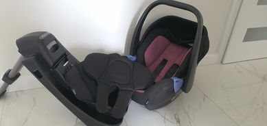 Kompletny zestaw Recaro Privia ( fotelik + baza + poduszki niemowlęce)