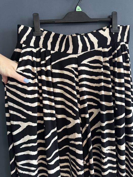 Szwedy dzwony bardzo szerokie spodnie materiałowe we wzór zebry