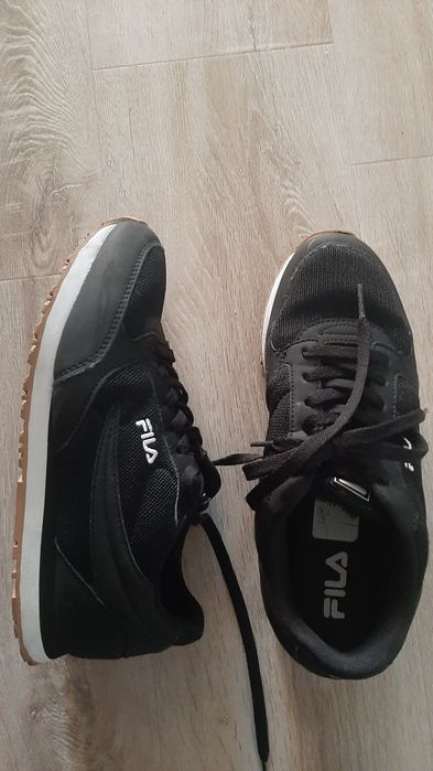 Ténis fila N.40 , cor preto