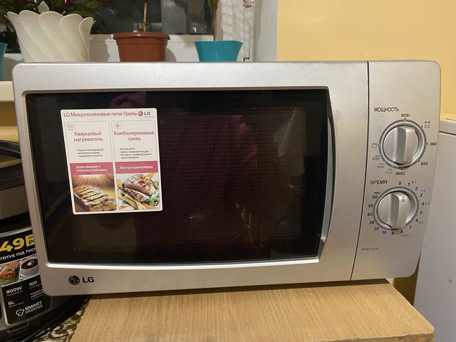Мікрохвильовка з функцією гриль LG