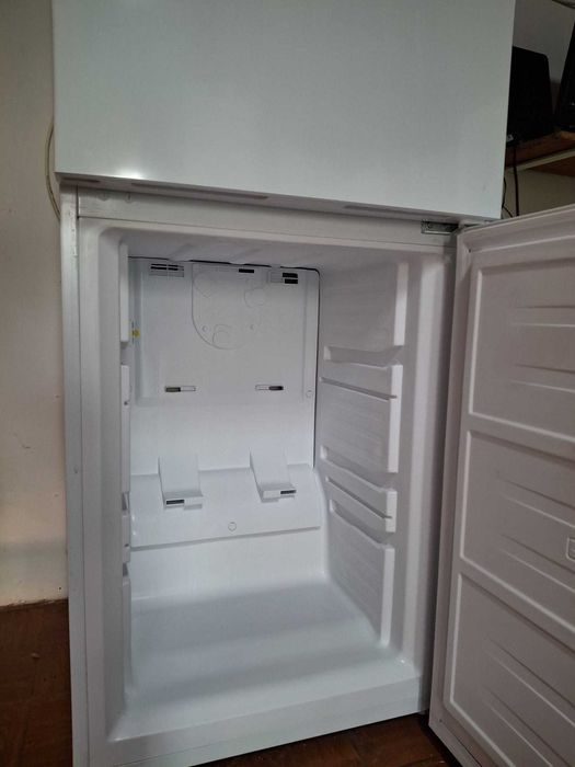 Frigorífico praticamente novo