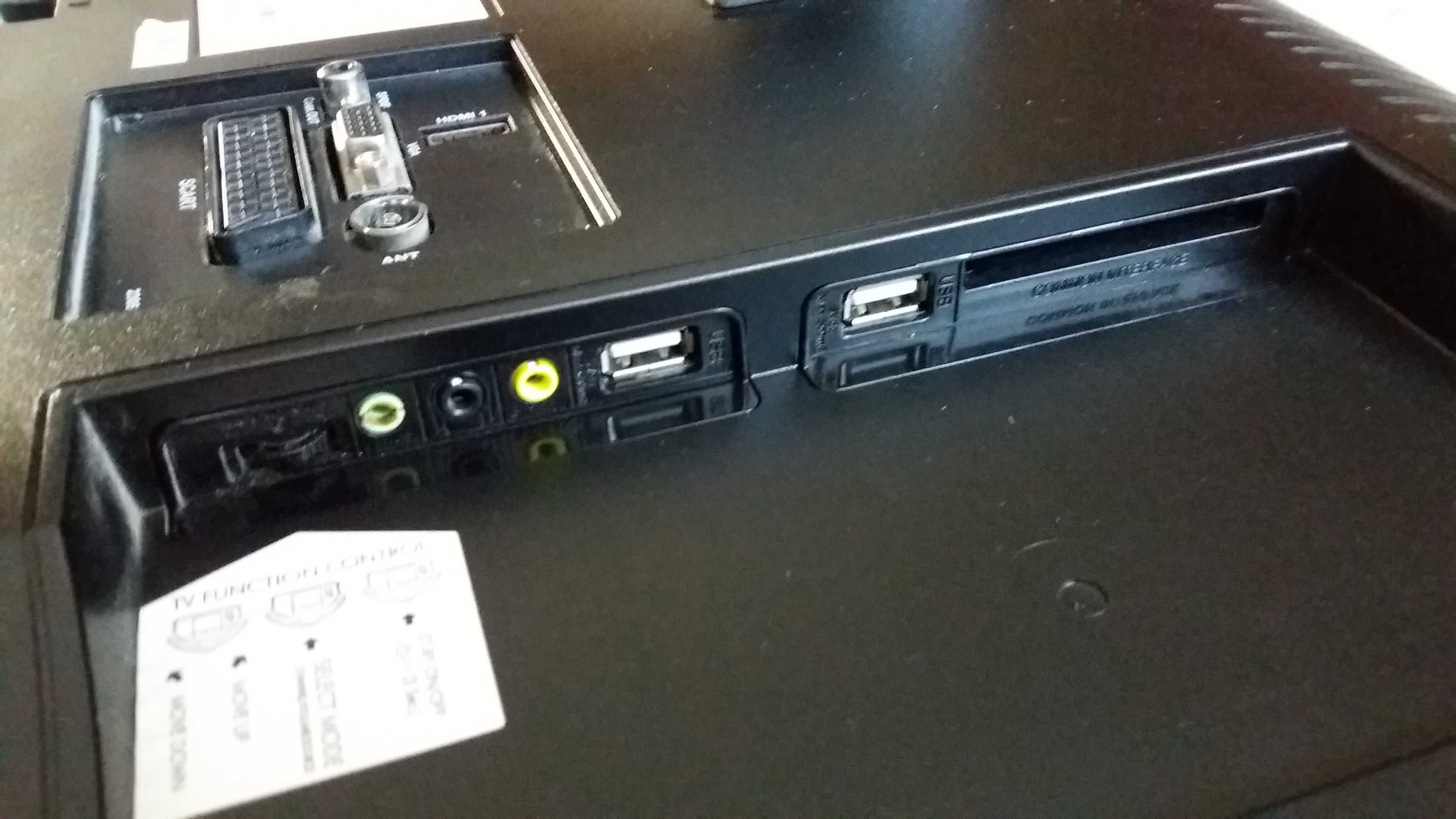 Toshiba 24" LCD Hdmi wbudowane DVD USB