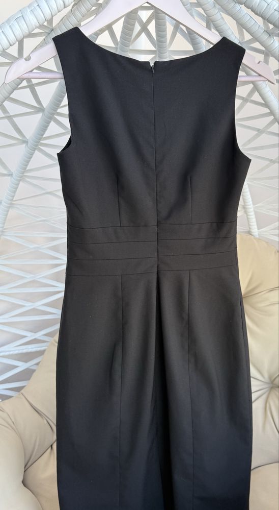 Чорна елегантна сукня бренд H&M