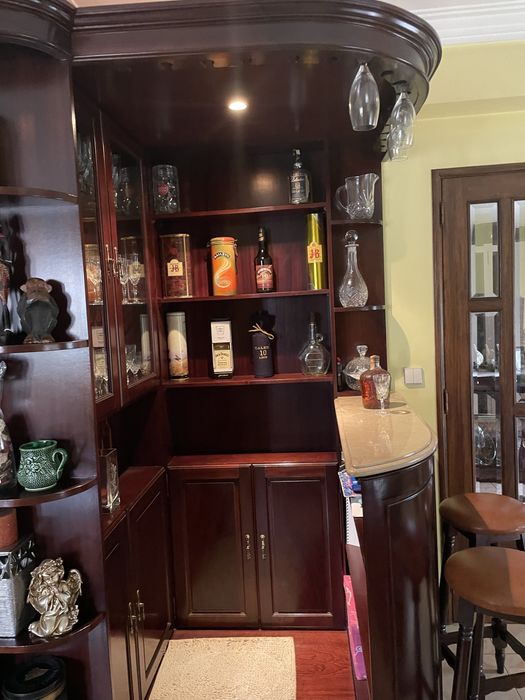 Bar de sala em madeira de mogno