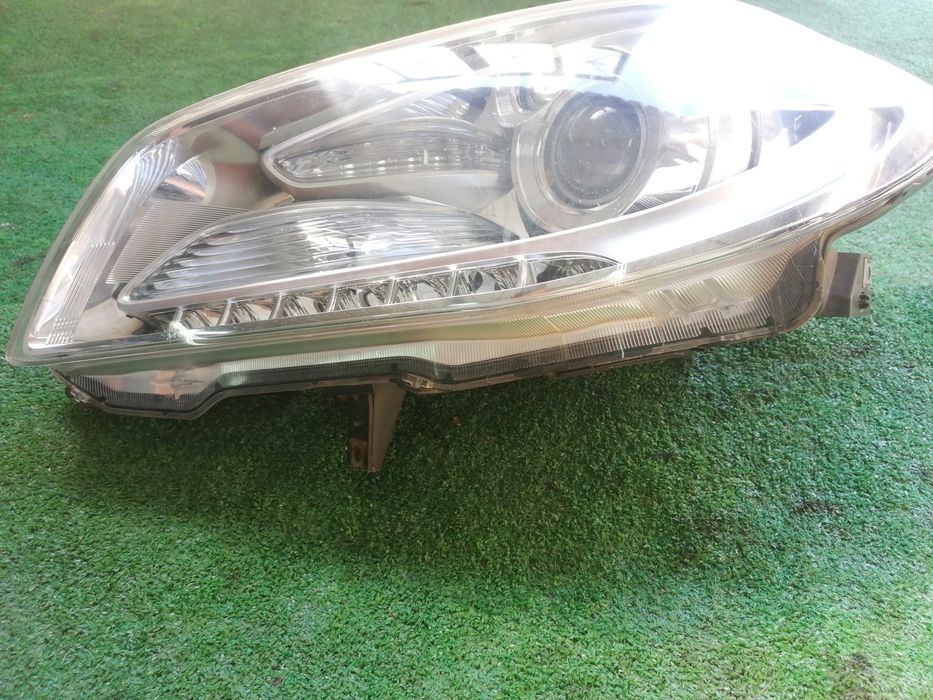 Ótica/Farol Suzuki SX-4 S-Cross