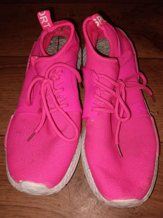 Buty damskie rozmiar 37/38 a czarne gratis i inne zeczy gratis opis.