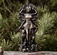 Статуетка з дерева - богиня Геката.