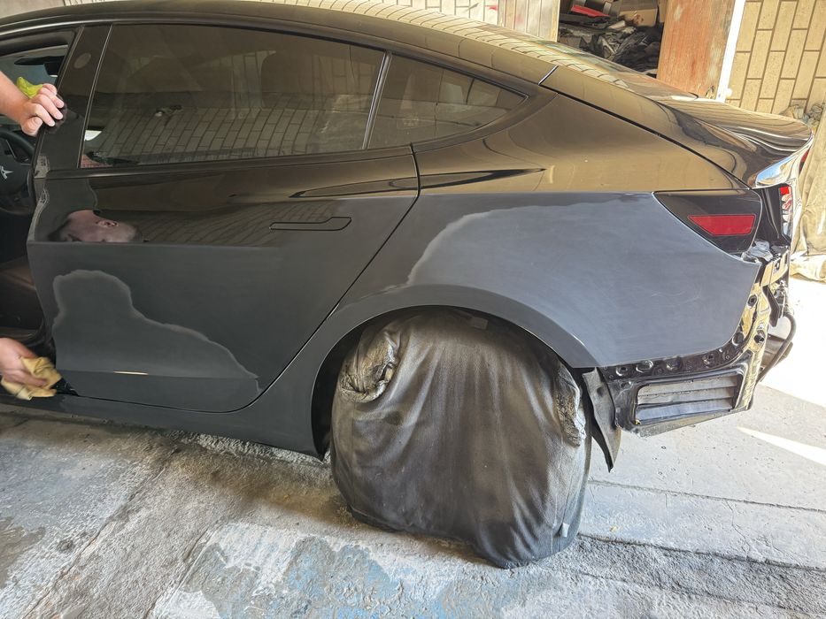 Tesla model 3 2023 рік