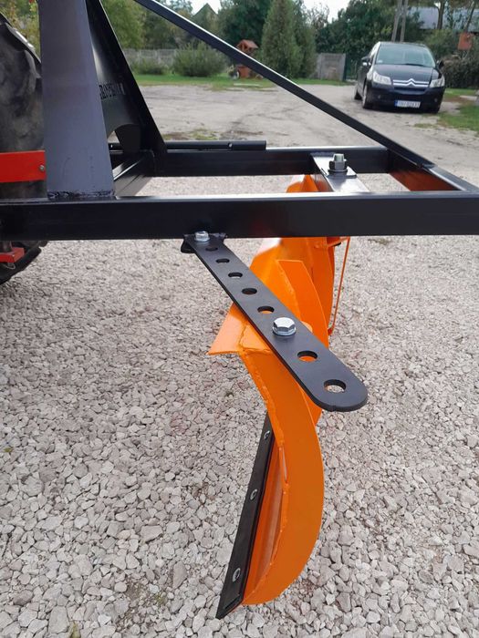 Pług śnieżny do ciagnika rolniczego obrotowy do śniegu