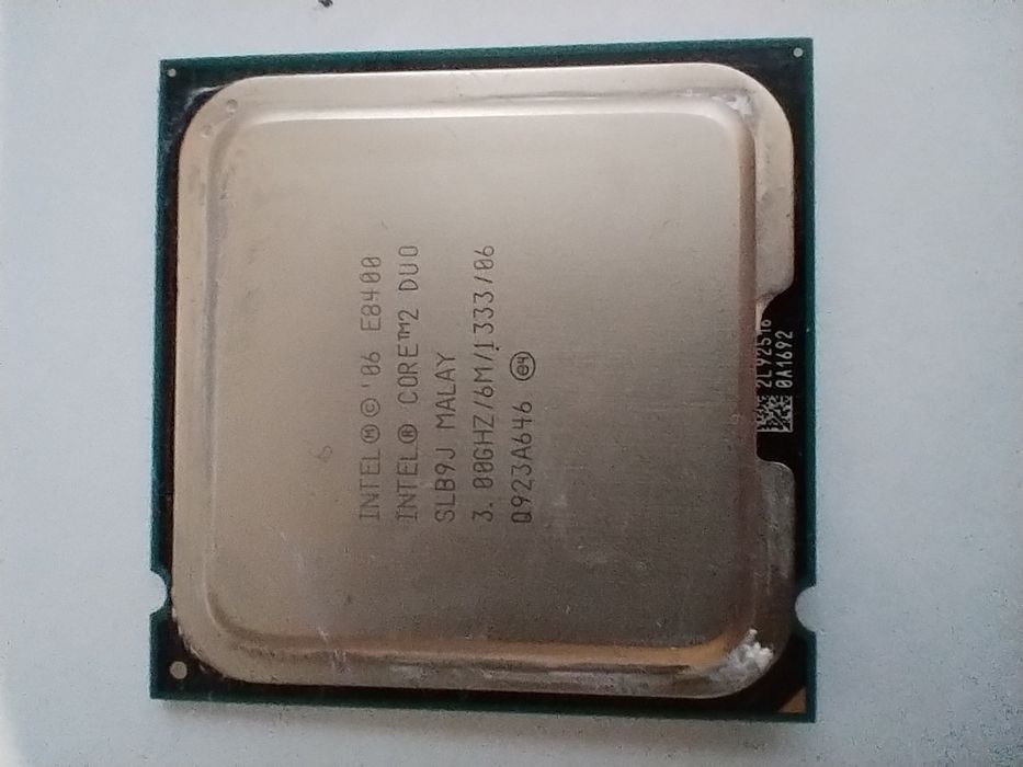 процессори intel s775 3шт, кулери 2шт.