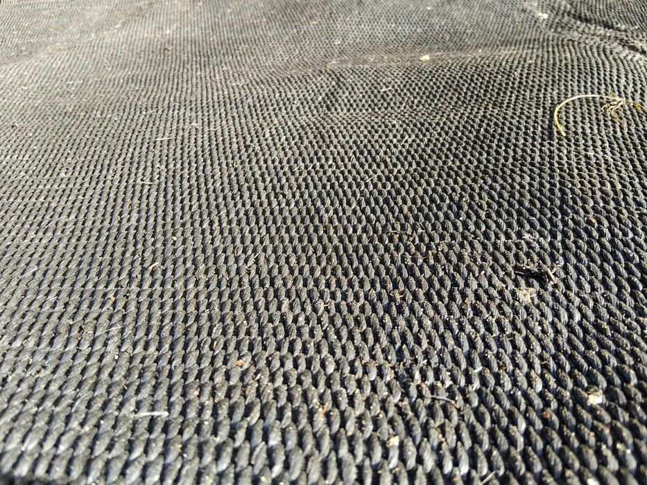 Agrowłóknina, mata bardzo mocna, gruba, bez uszkodzeń