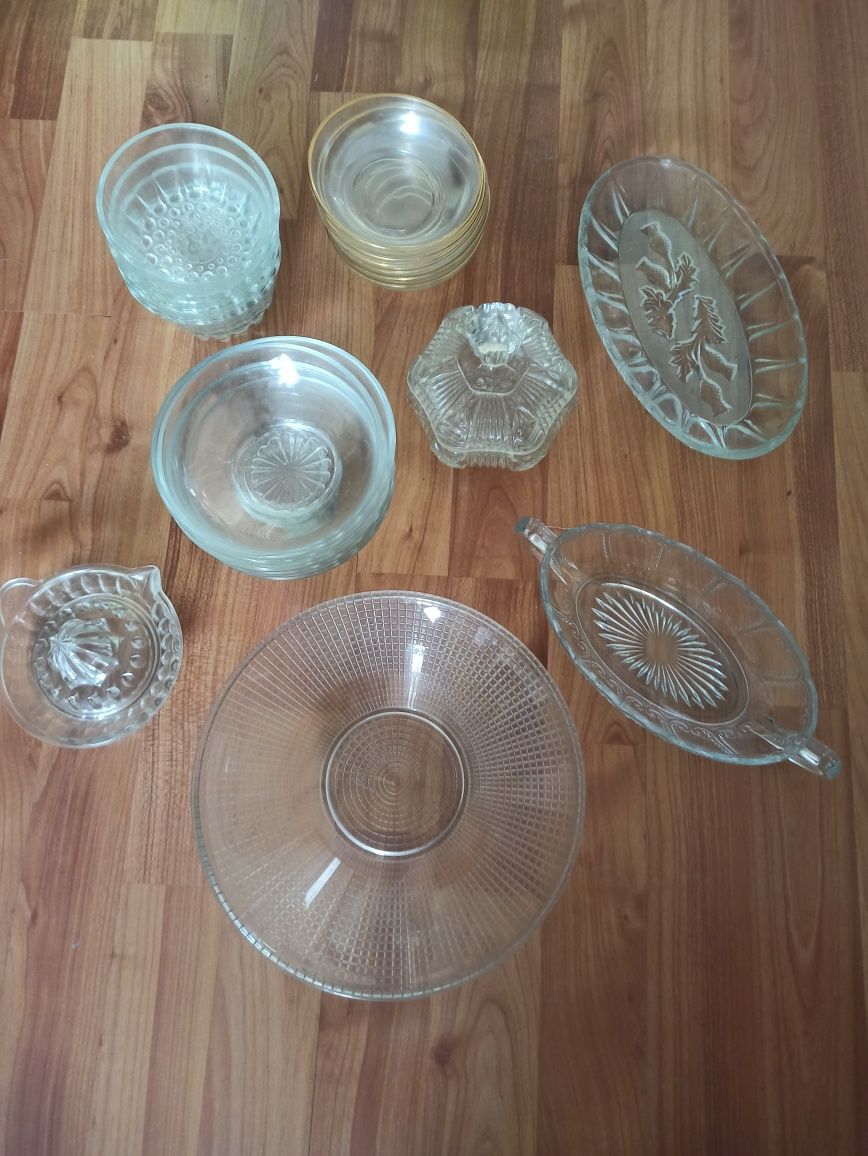 Zestaw naczyń szklanych (miseczki, salaterki) + kryształowa cukiernica