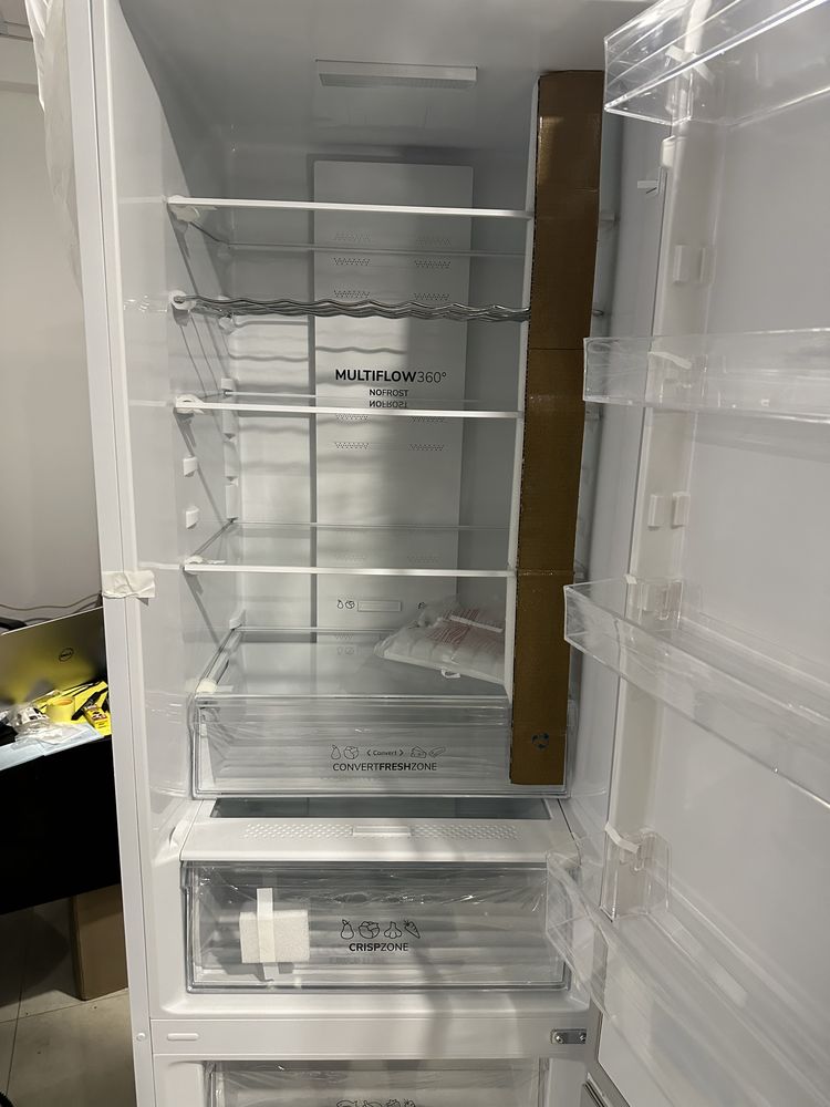 Холодильник новий Gorenje 2 метра No Frost