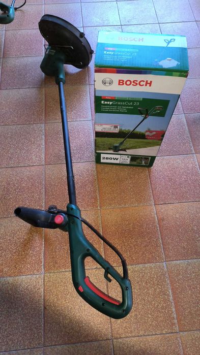 Aparador de Relva BOSCH EasyGrassCut 23