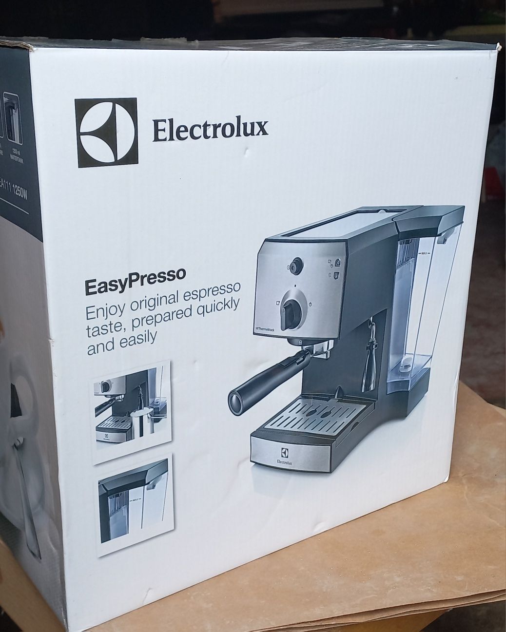 Кофеварка рожковая ELECTROLUX EEA 111