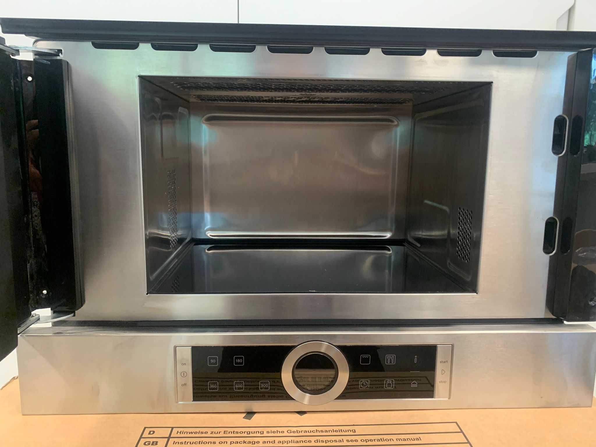 2 Micro Ondas de Encastre - BOSCH - Modelo BFR7221B1