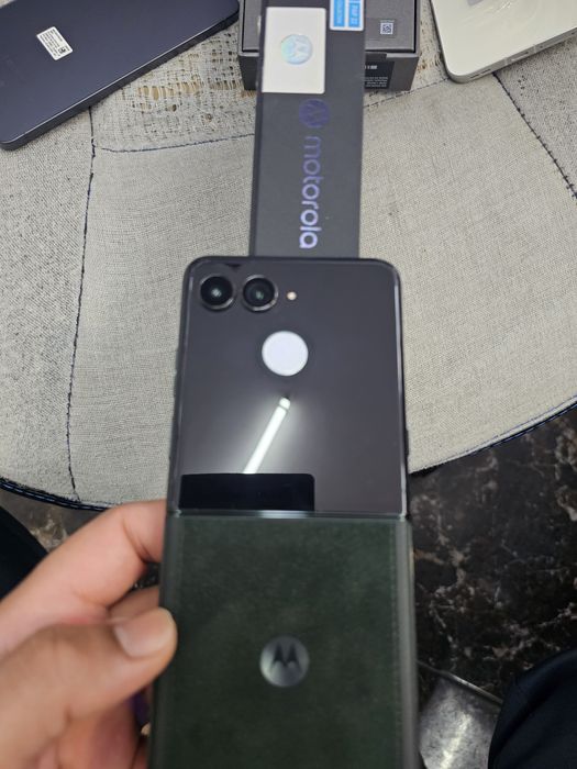 Motorola razer 60 ultra..512/16gb