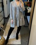 Biała sukienka w cętki/kropki, zwiewna; krótka; 4XL